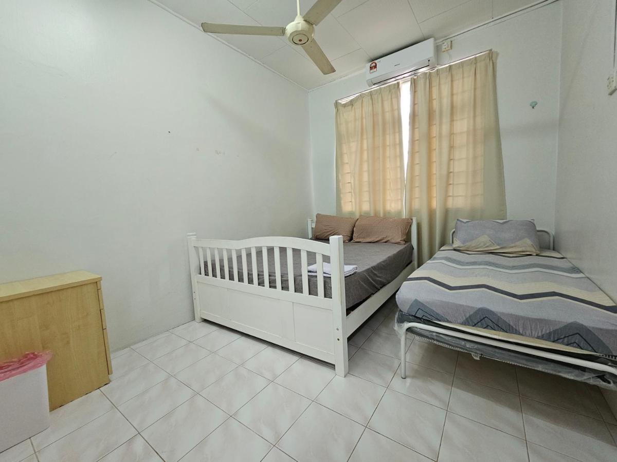 Ruhani Homestay 3 Kb - 4 Bedroom Fully Airconditioned With Wifi & Netflix Кота-Бару Экстерьер фото