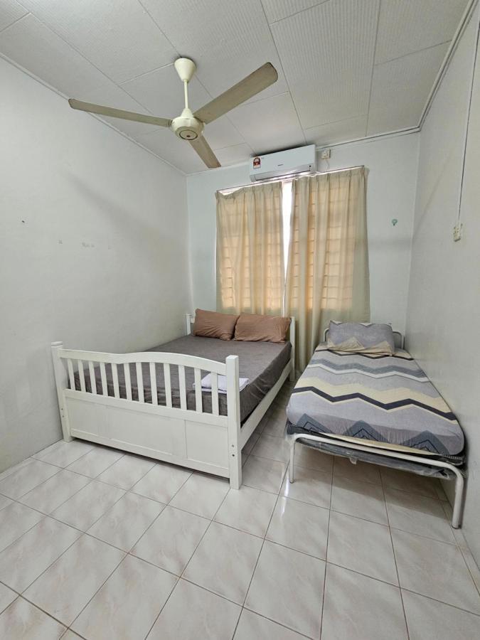 Ruhani Homestay 3 Kb - 4 Bedroom Fully Airconditioned With Wifi & Netflix Кота-Бару Экстерьер фото