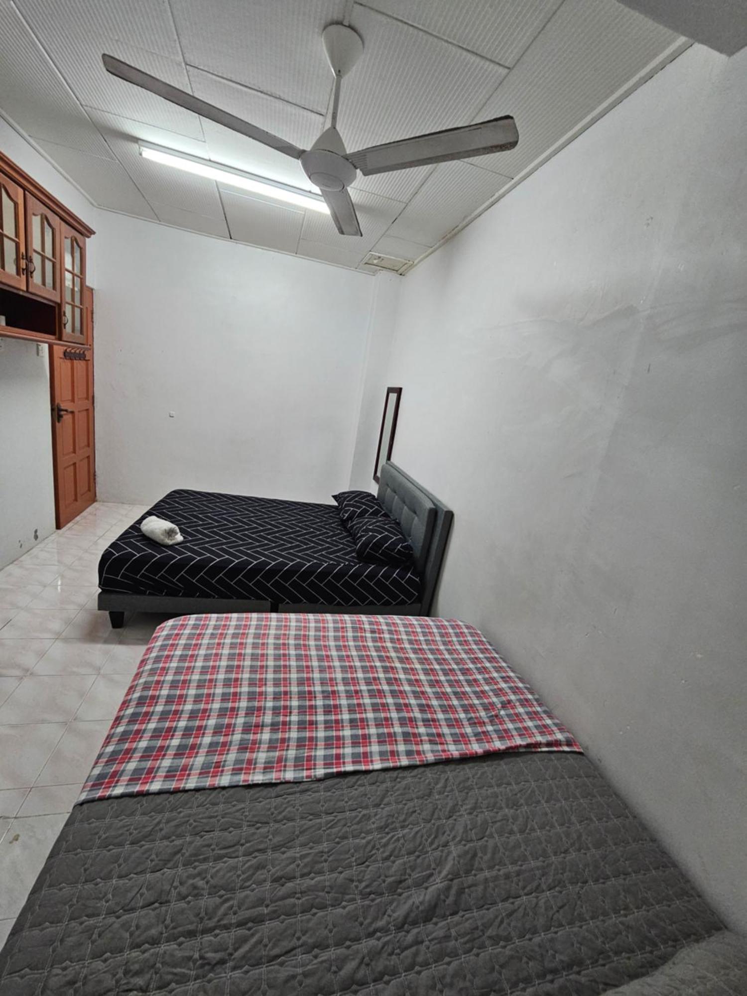 Ruhani Homestay 3 Kb - 4 Bedroom Fully Airconditioned With Wifi & Netflix Кота-Бару Экстерьер фото
