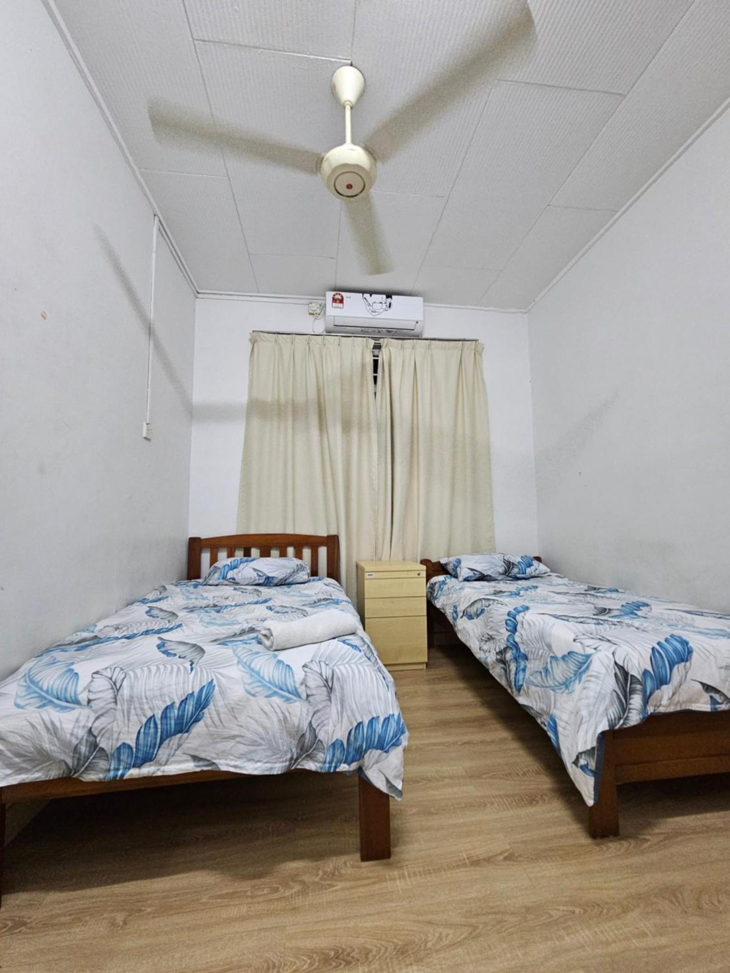 Ruhani Homestay 3 Kb - 4 Bedroom Fully Airconditioned With Wifi & Netflix Кота-Бару Экстерьер фото