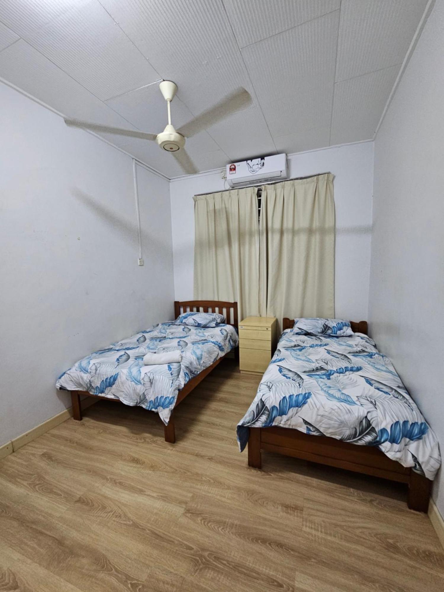 Ruhani Homestay 3 Kb - 4 Bedroom Fully Airconditioned With Wifi & Netflix Кота-Бару Экстерьер фото